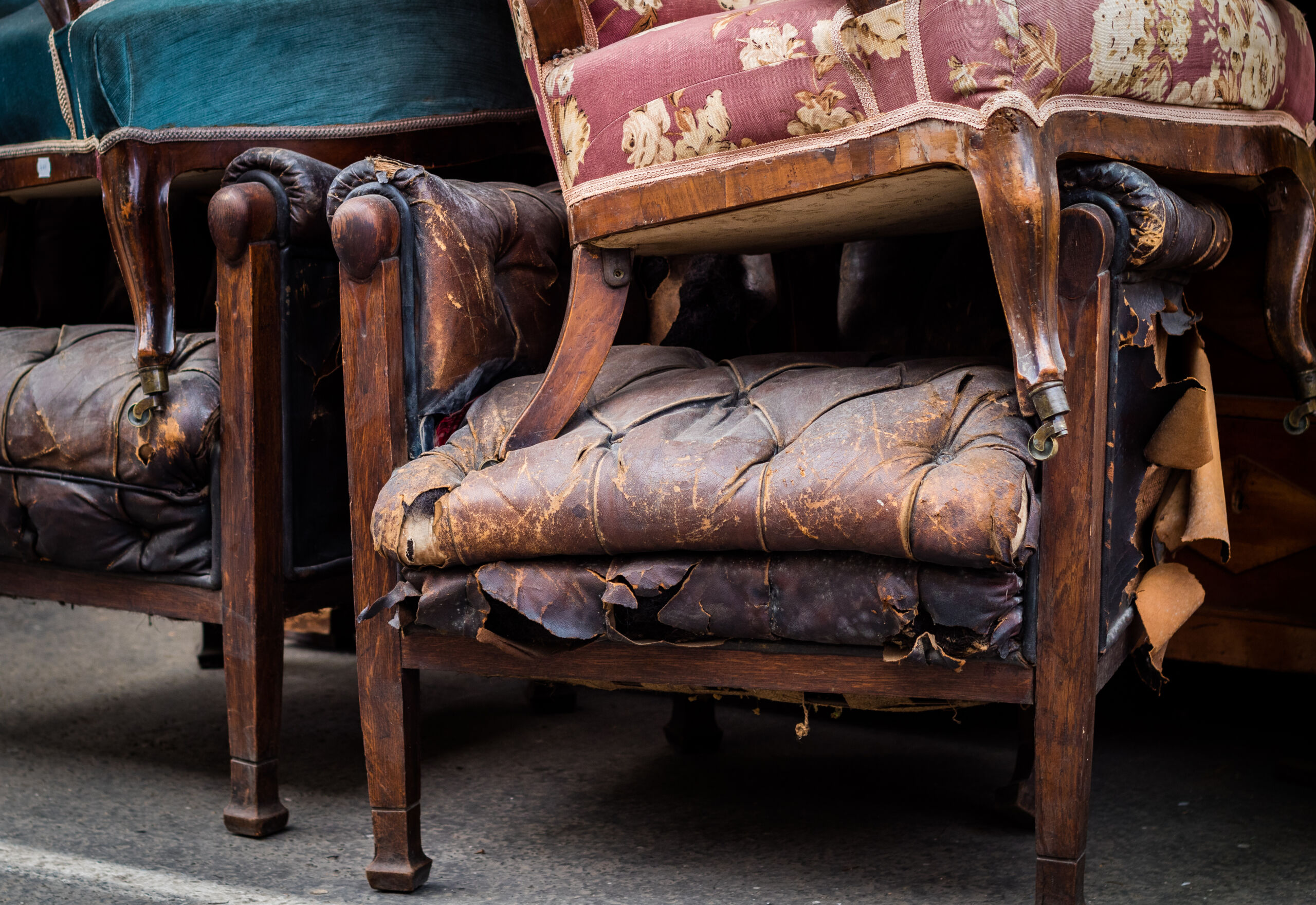 How to Get Rid of Unwanted Furniture on a Budget